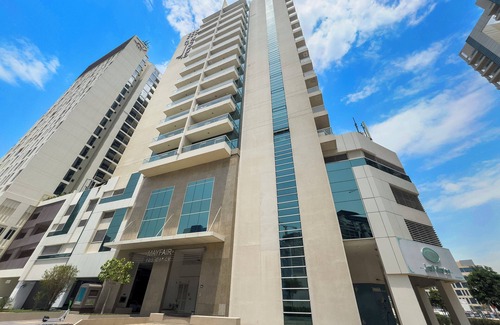 Business Bay Apartment | Beautiful 1BR Apartment on Dubai Water Canal