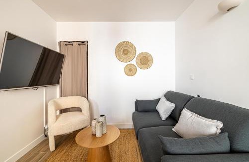 Le Suquet Apartment | Beautiful 1BR, heart of Suquet-Cannes - 5min beach