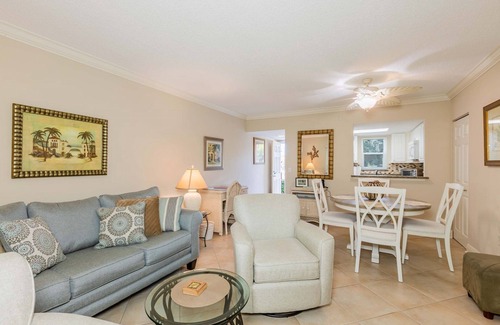 Marco Island Condo | Beautiful 1st floor condo located close to public beach
