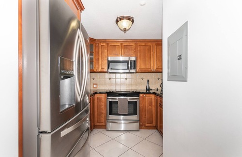 The Crossings Apartment | Beautiful 2/2.5 Condo w/Free Parking Fast WIFI
