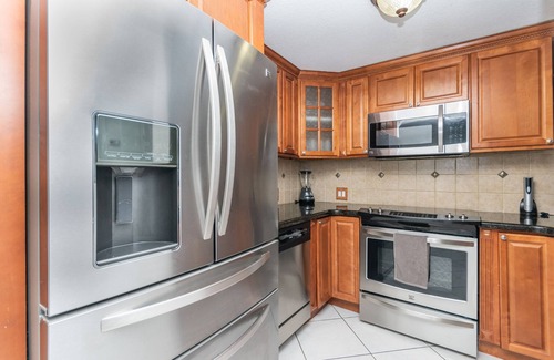 The Crossings Apartment | Beautiful 2/2.5 Condo w/Free Parking Fast WIFI