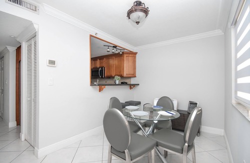The Crossings Apartment | Beautiful 2/2.5 Condo w/Free Parking Fast WIFI