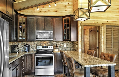 Chalet Village Cabin | BEAUTIFUL 2/2 Cabin! Open Living! Huge deck w/Fire Pit, Hot Tub, Dining & View!