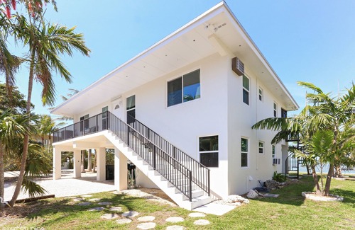 Islamorada House | Beautiful 2/2 Islamorada Home Directly on Florida Bay (28 Day Minimum Rental)