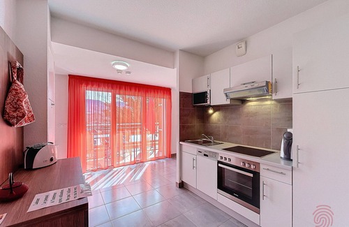 Lamalou-les-Bains Apartment | Beautiful 2-bedroom with AC, parking, terrace, and mountain view, 50m from center and thermal baths