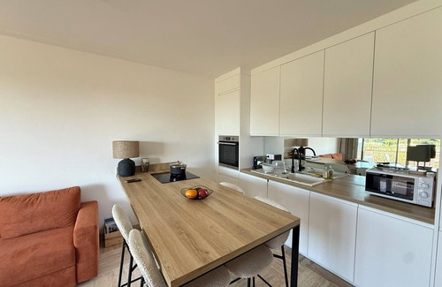 Bastide Giraud Condo | Beautiful 2-bedroom apartment with sea view - swimming pool - tennis court