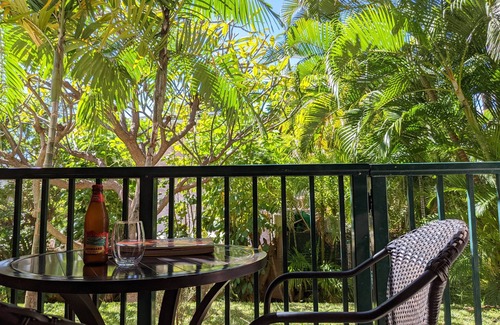 Kihei Condo | Beautiful 2 bdrm by Charley Young Beach. Walk to Kihei Downtown. From 109/nt!