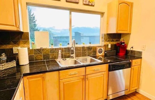 West Queen Anne House | Beautiful 2 Bdrm Home- Location & Gorgeous VIEWS