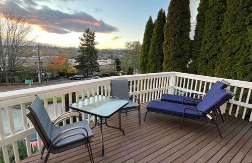 West Queen Anne House | Beautiful 2 Bdrm Home- Location & Gorgeous VIEWS