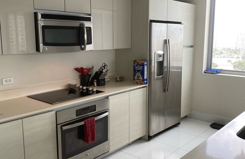 Hallandale Beach Condo | Beautiful 2 bedroom condo w/ocean views
