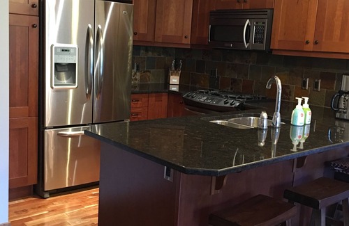 Canmore Condo | Beautiful 2 bed, 2 bath, condo walking distance to downtown. Sleep 6