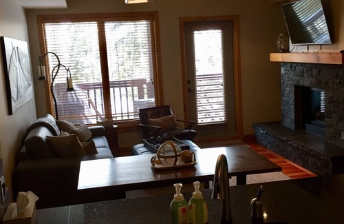 Canmore Condo | Beautiful 2 bed, 2 bath, condo walking distance to downtown. Sleep 6