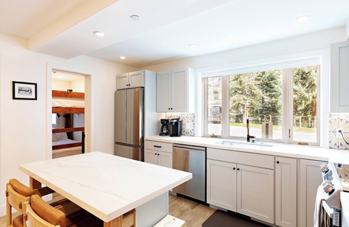Vail Condo | Beautiful 2 Bed/2 Bath in Vail Village – Walk to Gondola One or Golden Peak!