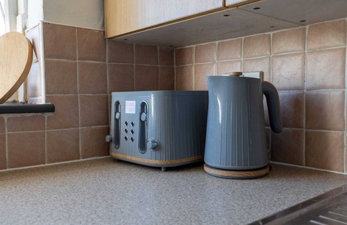 Little Holland Apartment | Beautiful 2-Bed Apartment in Dartford
