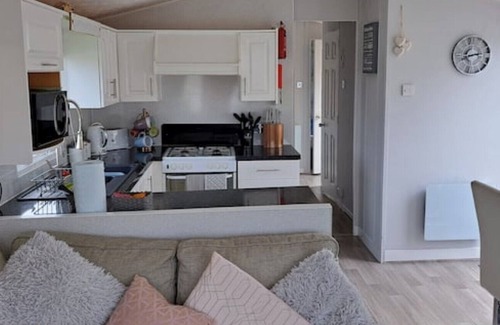 Cowes House | Beautiful 2 Bed Static Caravan, Thorness Bay, Isle of Wight