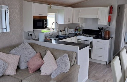 Cowes House | Beautiful 2 Bed Static Caravan, Thorness Bay, Isle of Wight