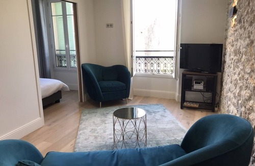 Antibes City Centre Apartment | Beautiful 2 bed in Old Antibes, close to beaches, restaurants, cafes and shops