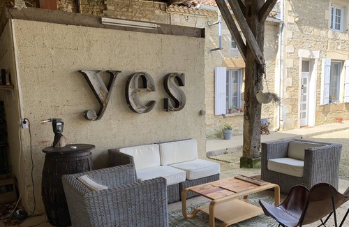 Mauprevoir Cottage | Beautiful 2-Bed Manor House Gite in Mauprévoir