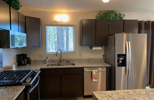 Mountain View Estates House | Beautiful 2 bedroom home with fabulous mountain views