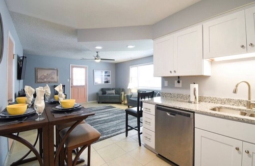 Northeast Virginia Beach House | Beautiful 2 Bedroom 2 1/2 Bath Town Home on Va Beach North End