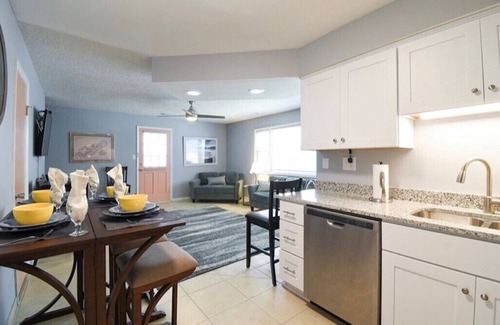 Northeast Virginia Beach House | Beautiful 2 Bedroom 2 1/2 Bath Town Home on Va Beach North End