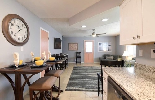 Northeast Virginia Beach House | Beautiful 2 Bedroom 2 1/2 Bath Town Home on Va Beach North End