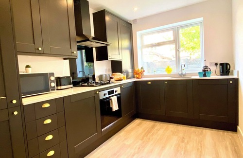 Boscombe Apartment | Beautiful 2 bedroom near the sea with free parking