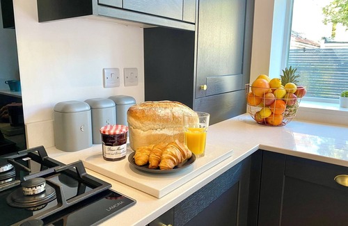 Boscombe Apartment | Beautiful 2 bedroom near the sea with free parking