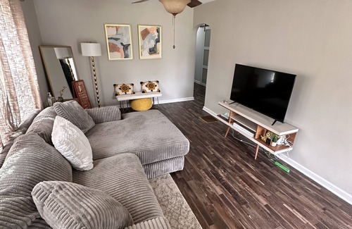 Speedway House | Beautiful 2 Bedroom 3 Bathroom Walking Distance To Indianapolis Motor Speedway