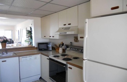 Madeira Beach Condo | Beautiful 2 Bedroom End Unit Beach Front Condo - Affordable!