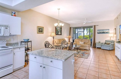 Vamo Condo | Beautiful 2 Bedroom, 2 Bath Home In Pinestone at Palmer Ranch