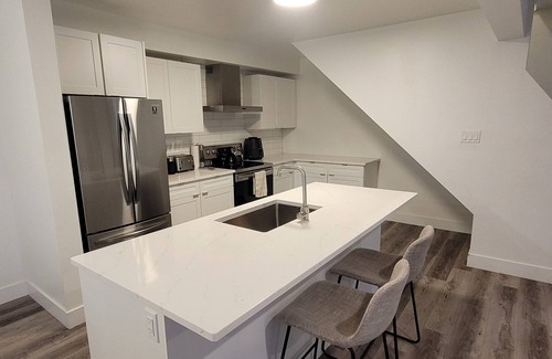 Highland House | Beautiful 2-Bedroom (3-beds), 2-Bathroom in South London (by Westmount Mall)