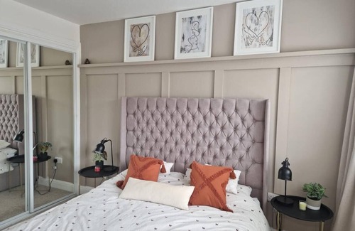 Callander Apartment | " Beautiful 2 Bedroom Apartment on the river in Callander.