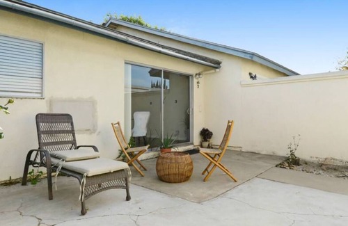 Northeast Anaheim Condo | Beautiful 2-bedroom condo Orange County CA Everything needed garage WiFi and AC.