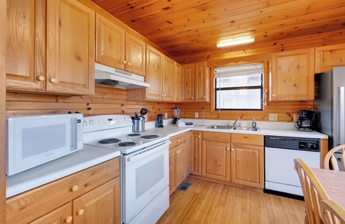 Celina Cabin | Beautiful 2-Bedroom Chalet .5 Miles from Dale Hollow Lake #4