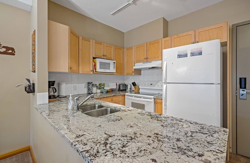 Canmore Condo | Beautiful 2 bedroom condo in the heart of the Rocky Mountains