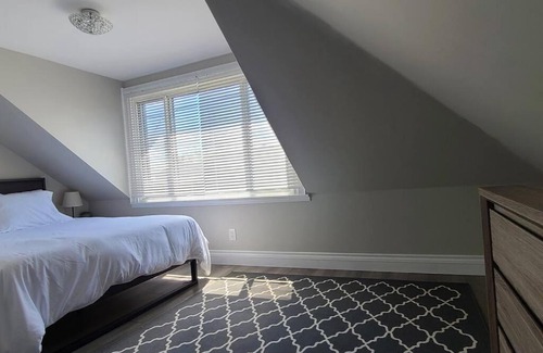 North Bay House | Beautiful 2 Bedroom Home in the Heart of North Bay