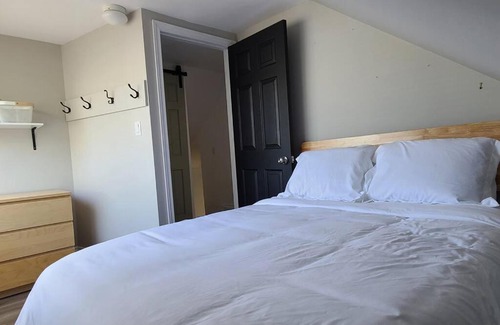 North Bay House | Beautiful 2 Bedroom Home in the Heart of North Bay