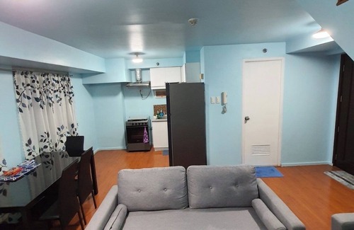 Wack-Wack Greenhills Condo | Beautiful 2-bedroom condo in nice Mandaluyong with WiFi, AC, fitness room