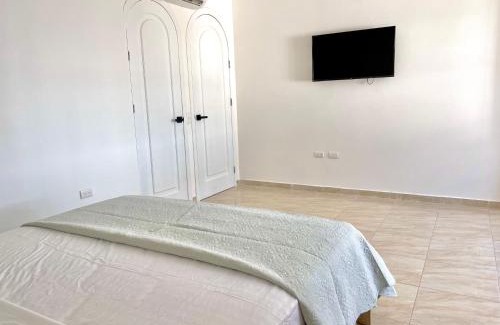 Manta Apartment | Beautiful 2 bedroom, pool, beach