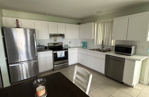 Cutthroat Harbor Estates House | Beautiful 2-bedroom canal home with peak-a-boo open water views in Cudjoe Key