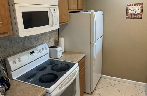 Entertainment District Condo | Beautiful 2-bedroom 2 bathroom condo with WiFi, near Old Town Scottsdale.