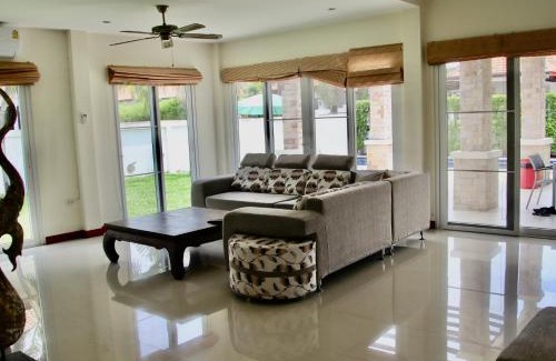 Hua Hin Villa | Beautiful 2 bedroom villa with a dedicated office