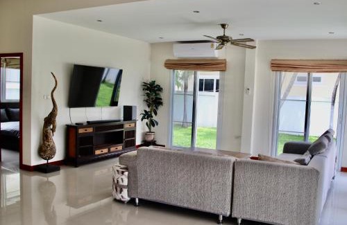 Hua Hin Villa | Beautiful 2 bedroom villa with a dedicated office