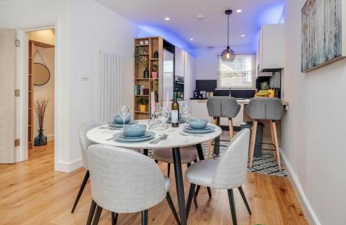 Fulham Apartment | Beautiful 2 bedrooms split level Fulham Apartment