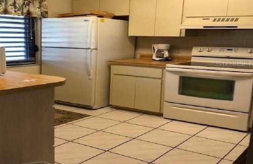 The Meadows Condo | Beautiful 2 Br. Condo (20814) by Houzlet
