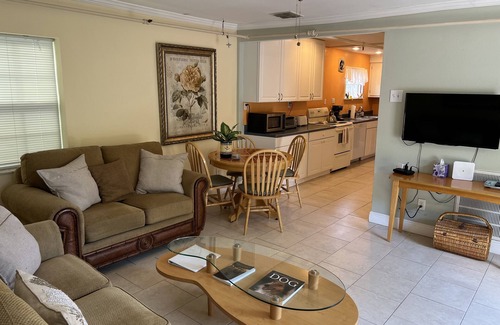 Gulfport House | Beautiful 2 Br Cottage in downtown Gulfport