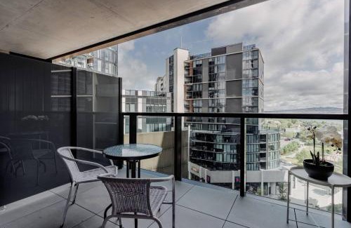 Belconnen Apartment | Beautiful 2 BR Lakeside View