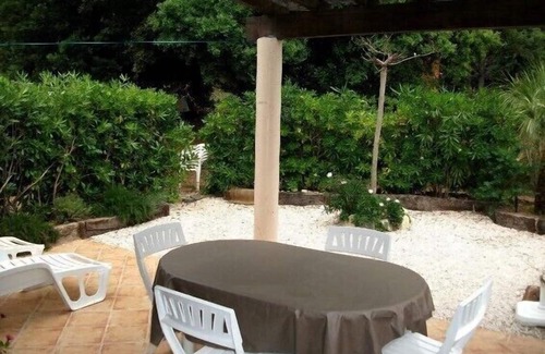 La Croix-Valmer Apartment | Beautiful 2-rooms apartment in front of the Gigaro Beach with groundfloor terrace