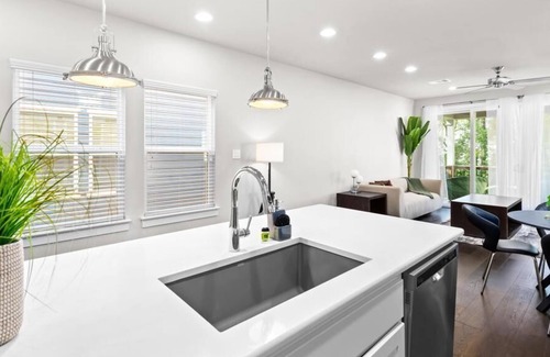 Mahncke Park House | Beautiful 2-Story Home With Private Hot Tub